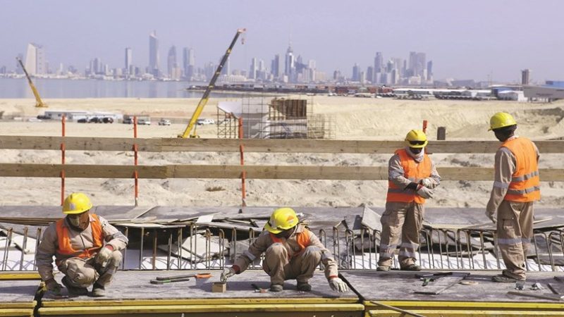 قطاع الإنشاءات الكويتي يواجه «كورونا» وانخفاض النفط